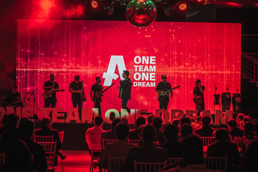 برگزاری رویداد سازمانی هلدینگ آرین